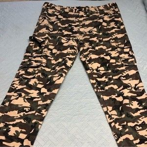 Jeanetix Camo Cargo Pants cotton/polyester, 44 x 32.25” great preowned condition